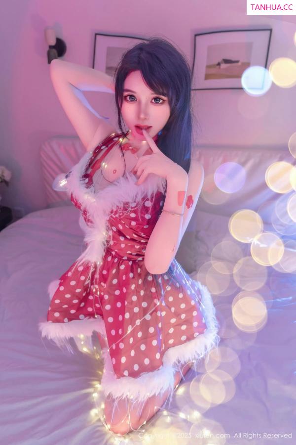   [XiuRen]高清写真图 2025.12.25 No.11154 汐汐爱吃草莓 红色情趣内衣第40张图片
